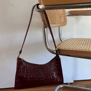 Red snake skin purse (fake). Small shoulder bag. Gold zipper.